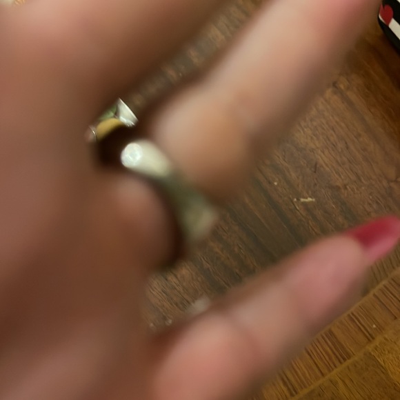 Faux Diamond clusters in a round silver setting cocktail ring nwot - Picture 4 of 6